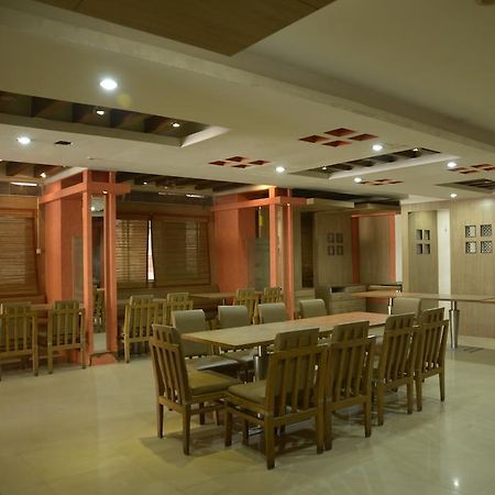 Hotel Sri Sai Krupa ハイデラバード エクステリア 写真