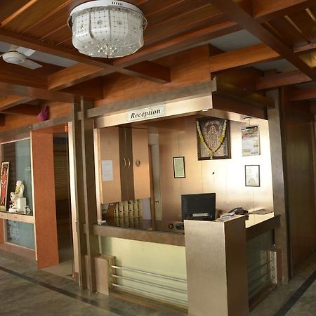 Hotel Sri Sai Krupa ハイデラバード エクステリア 写真
