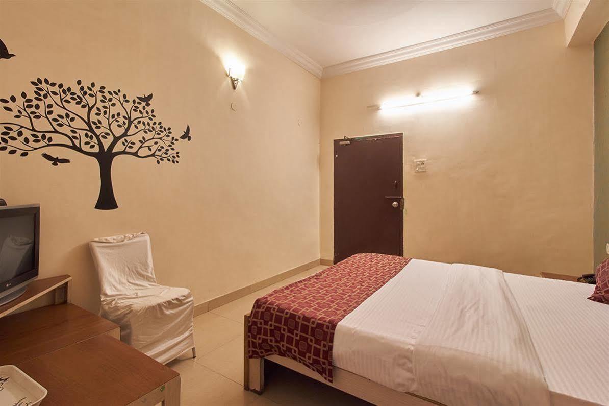 Hotel Sri Sai Krupa ハイデラバード エクステリア 写真
