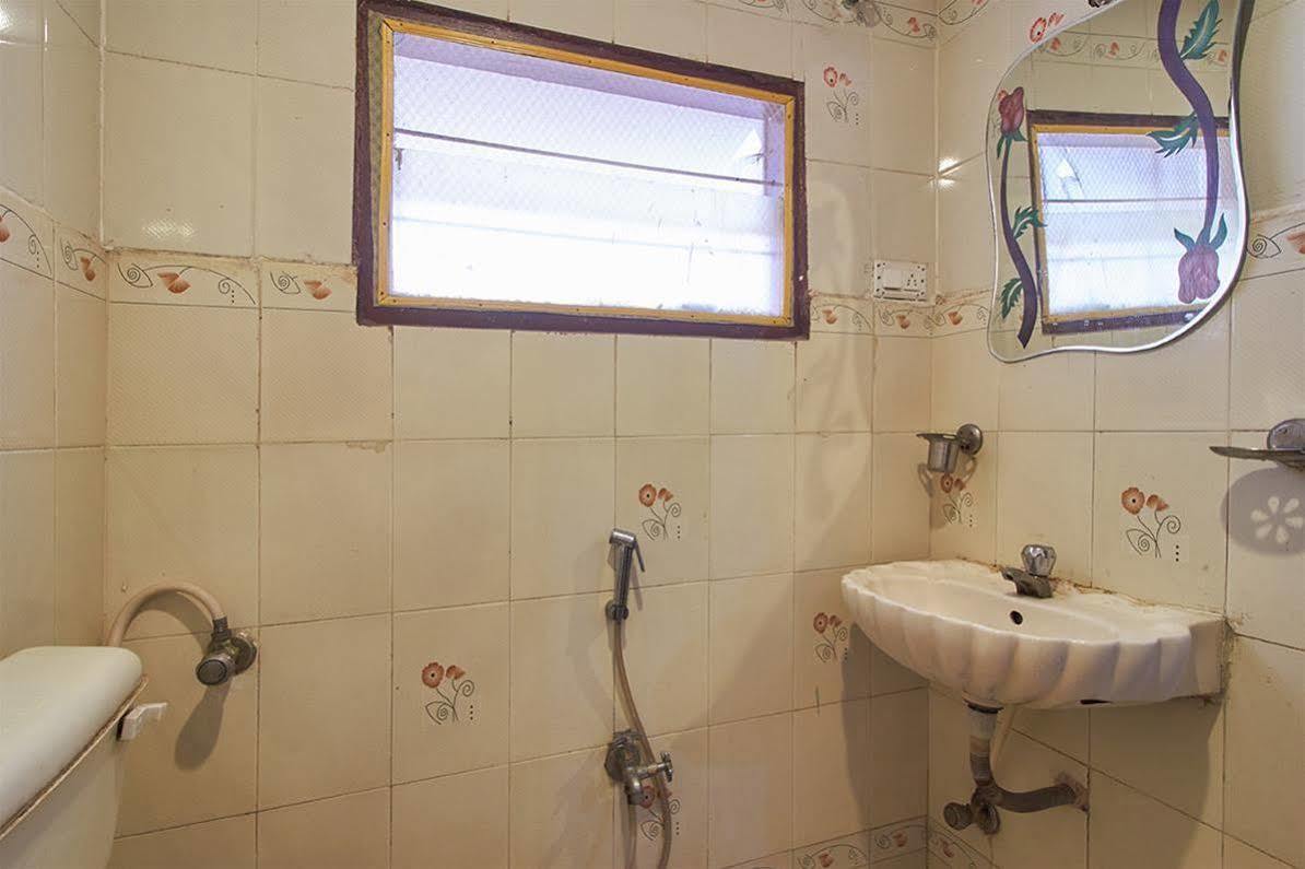 Hotel Sri Sai Krupa ハイデラバード エクステリア 写真