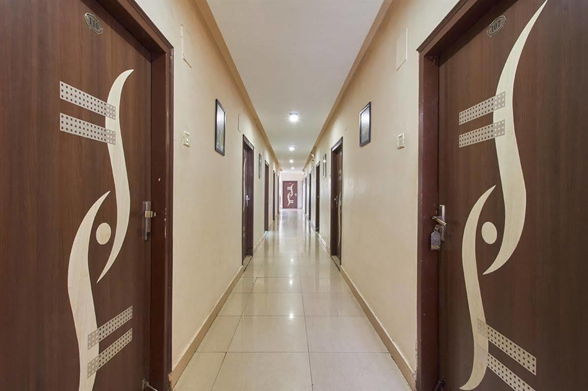 Hotel Sri Sai Krupa ハイデラバード エクステリア 写真