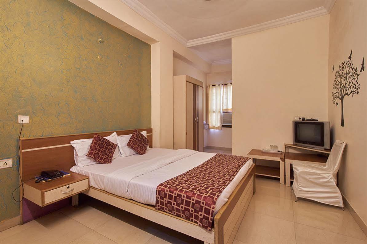 Hotel Sri Sai Krupa ハイデラバード エクステリア 写真
