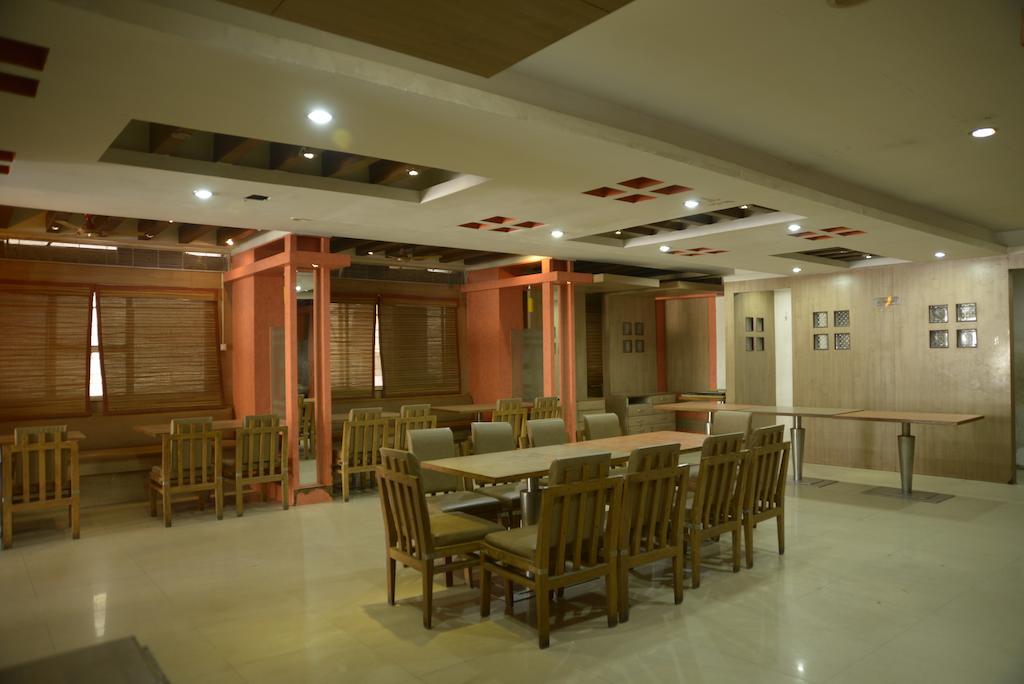 Hotel Sri Sai Krupa ハイデラバード エクステリア 写真