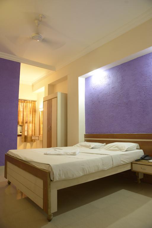 Hotel Sri Sai Krupa ハイデラバード エクステリア 写真