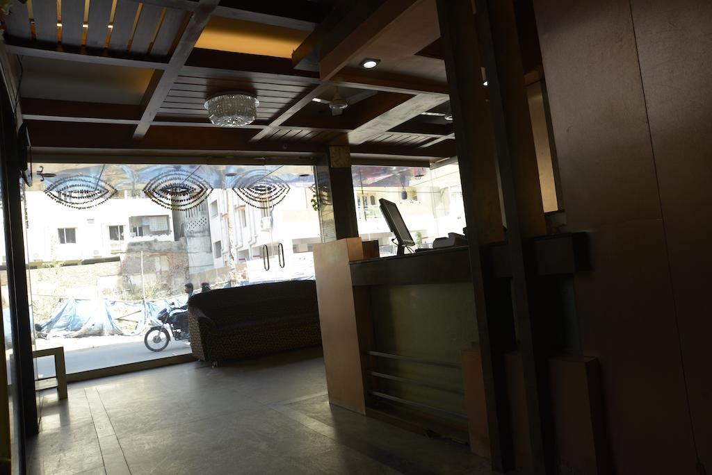 Hotel Sri Sai Krupa ハイデラバード エクステリア 写真